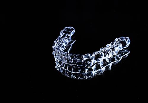 ¿Sufres dolor de oído y mandíbula? Descubre las causas de este problema, cuándo visitar a un especialista y los tratamientos más efectivos